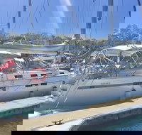 Sailing Curlew Escape on Moreton Bay - Tourism Canberra