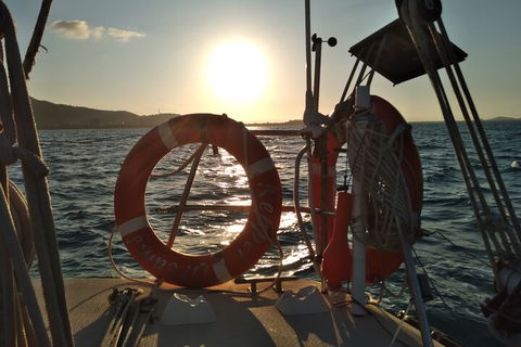 Townsville Small Group Early Morning Sailing Cruise Boat Tour Charter Hire - Tourism Canberra 0