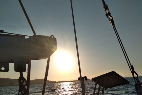 Townsville Small Group Early Morning Sailing Cruise Boat Tour Charter Hire - Tourism Canberra 5