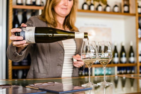 Heritage, Wine & Gin Tours - Tourism Canberra 1