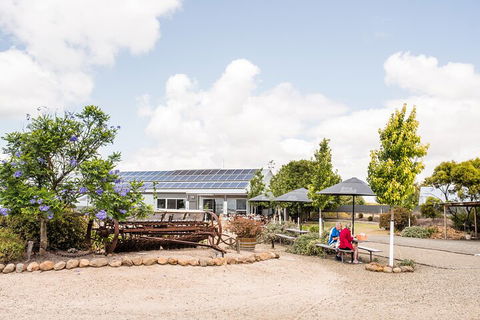 Heritage, Wine & Gin Tours - Tourism Canberra 5