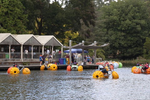Yarra Valley, Dandenong Ranges Inc. Lunch With Wine,plus Morning Tea,chocolate - Tourism Canberra 1